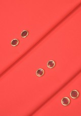Пуговица блузочная круглая красная с золотой каймой два прокола 12 мм фото 3