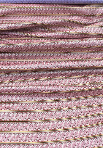 Итальянский космтюмно-плательный жаккард красный мелкий орнамент