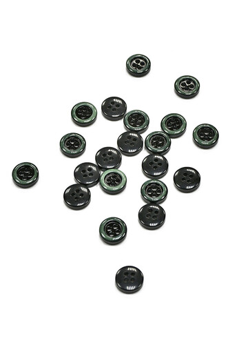 Пуговица рубашечно-плательная темно-зеленая 10 мм