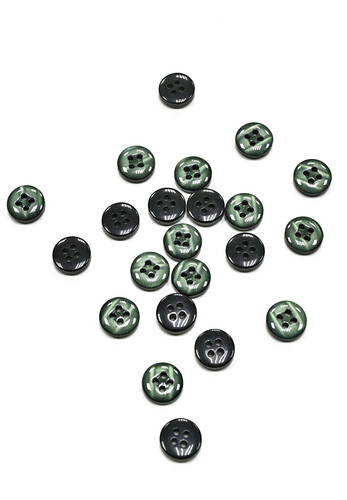 Пуговица рубашечно-плательная темно-зеленая 10 мм