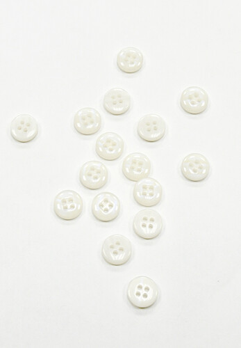 Кликните для увеличения изображения Пуговица рубашечно-плательная белая 10 мм