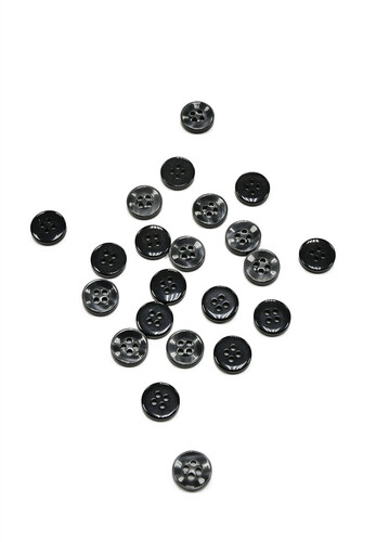 Пуговица рубашечно-плательная темно серая 10 мм