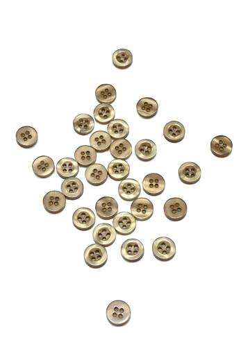 Пуговица рубашечно-блузочная песочная 8 мм