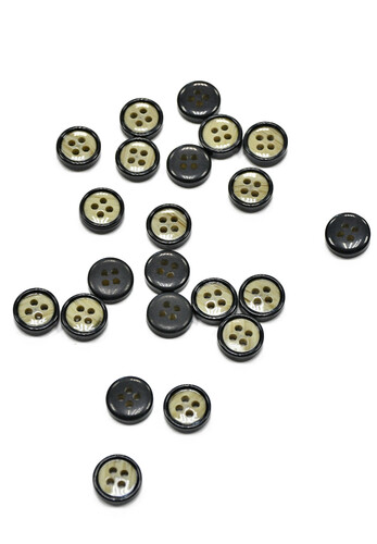 Пуговица рубашечно-блузочная бежевая с черным 10 мм