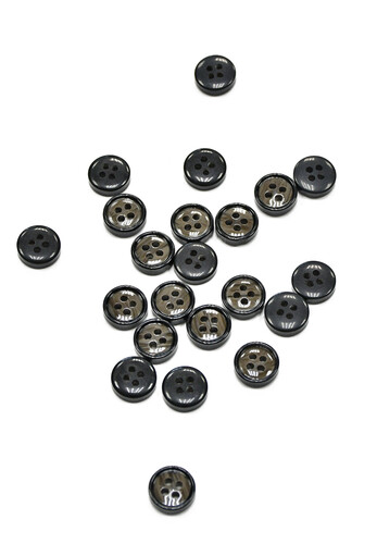 Пуговица рубашечно-блузочная черно-коричневая 10 мм