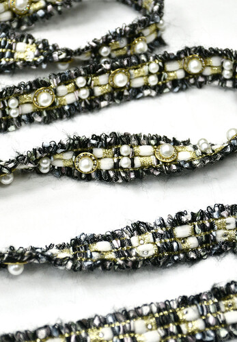 Тесьма шанель молочно-серая с жемчугом и стразами 25мм