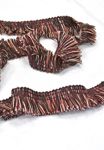 Кликните для увеличения изображения Тесьма Шанель бордовая бахрома