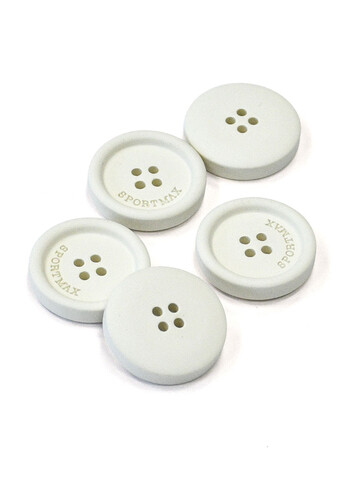 Пуговица пластик светлая Max Mara 23 мм