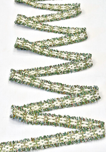 Кликните для увеличения изображения Тесьма Шанель зеленая с бежевым
