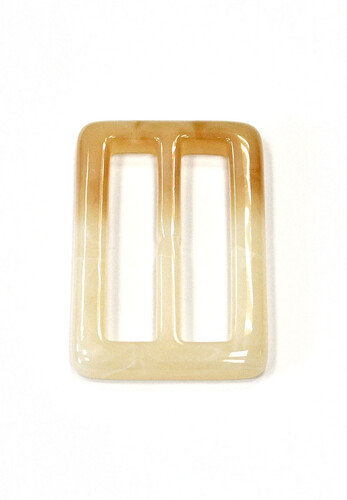 Пряжка пластиковая прямоугольная бежевая