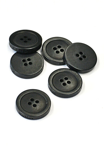 Пуговица пластик черная Max Mara 20 мм