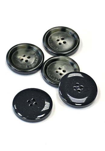 Пуговица костюмная серая Max Mara 28 мм