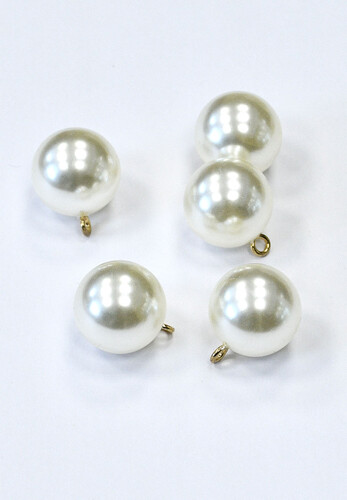 Пуговица жемчужина молочная с золотом 20 мм