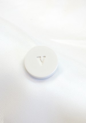 Пуговица белая valentino 22 мм