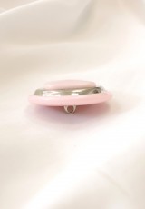 Пуговица розовая пальтовая Шанель фото 3