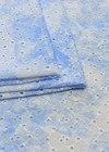 Хлопковая бнлая ткань с голубой вышивкой фото 3