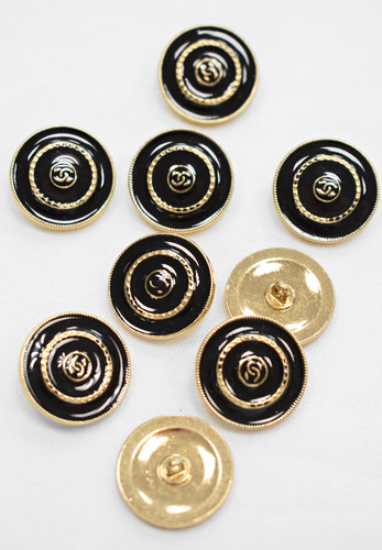 Пуговица костюмная черная золотистый металл логотип 19 мм