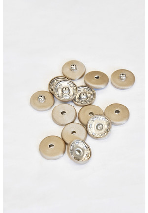Кнопки металлические серебряные обтянутые гладкой тканью бежевого оттенка (p0811)