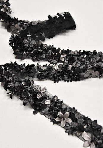 Тесьма кожаные 3Д цветы черная (DG-1950)
