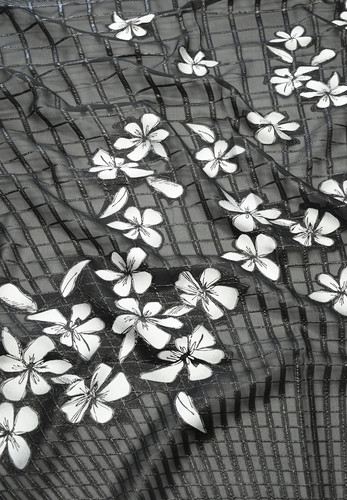 Органза купон вышивка черная с белыми цветами (DG-23001)