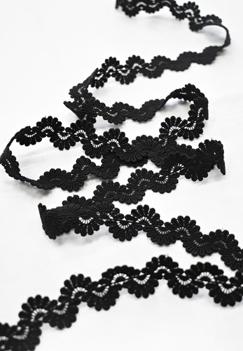 Тесьма плетеная черная