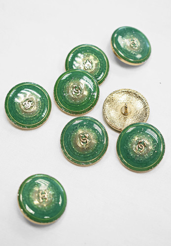 Пуговица металл эмаль зеленая с блестками Шанель 24 мм