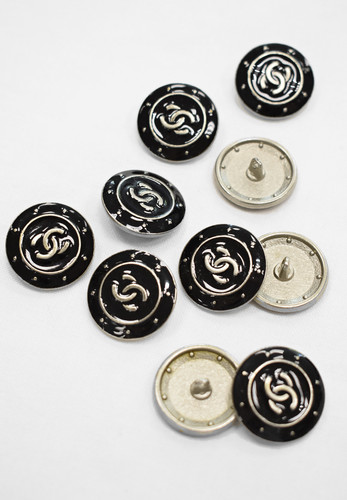 Пуговица черная эмаль с логотипом Шанель 23 мм