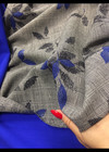 Плательная шерсть серая в полоску с синими листьями (00044) фото 1