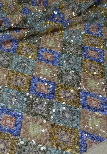 Вышивка пайетками на кружевной сетке в золотисто-голубых оттенках (00126)
