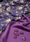 Шелковый крепдешин с цветочным принтом на темно-фиолетовом фоне (00266) фото 1