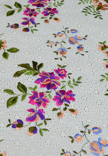 Хлопок шитье с шелковой цветочной вышивкой на белом фоне (00389)